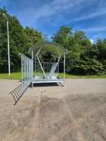 M1 Pendelkorbraufe mit Dach 2 x 1,7m  H = 2,7m