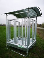 M2/8 Futterraufe für Pferde mit Dach - 1,5 x 1,5m