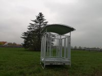 M2/8 Futterraufe für Pferde mit Dach - 1,5 x 1,5m