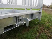 M2/8 Futterraufe für Pferde mit Dach - 1,5 x 1,5m