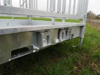 M2/8 Futterraufe für Pferde mit Dach - 1,5 x 1,5m