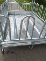 M4/16 Futterraufe mit 16 Palisadenfressplätzen