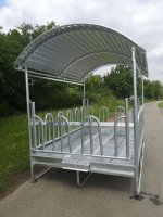 M4/16 Futterraufe mit 16 Palisadenfressplätzen