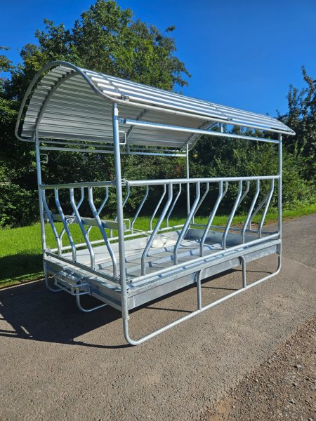 M6/16 Futterraufe mit Wellen- / Schrägfressgittern