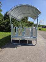 Pferde M4/16 Futterraufe BWW mit 16 verblechten Palisadenfressplätzen