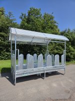 Pferde M4/16 Futterraufe BWW mit 16 verblechten Palisadenfressplätzen