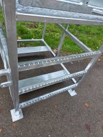 Arbeitsmitteltransportbühne Hoch