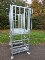 Arbeitsmitteltransportbühne Hoch